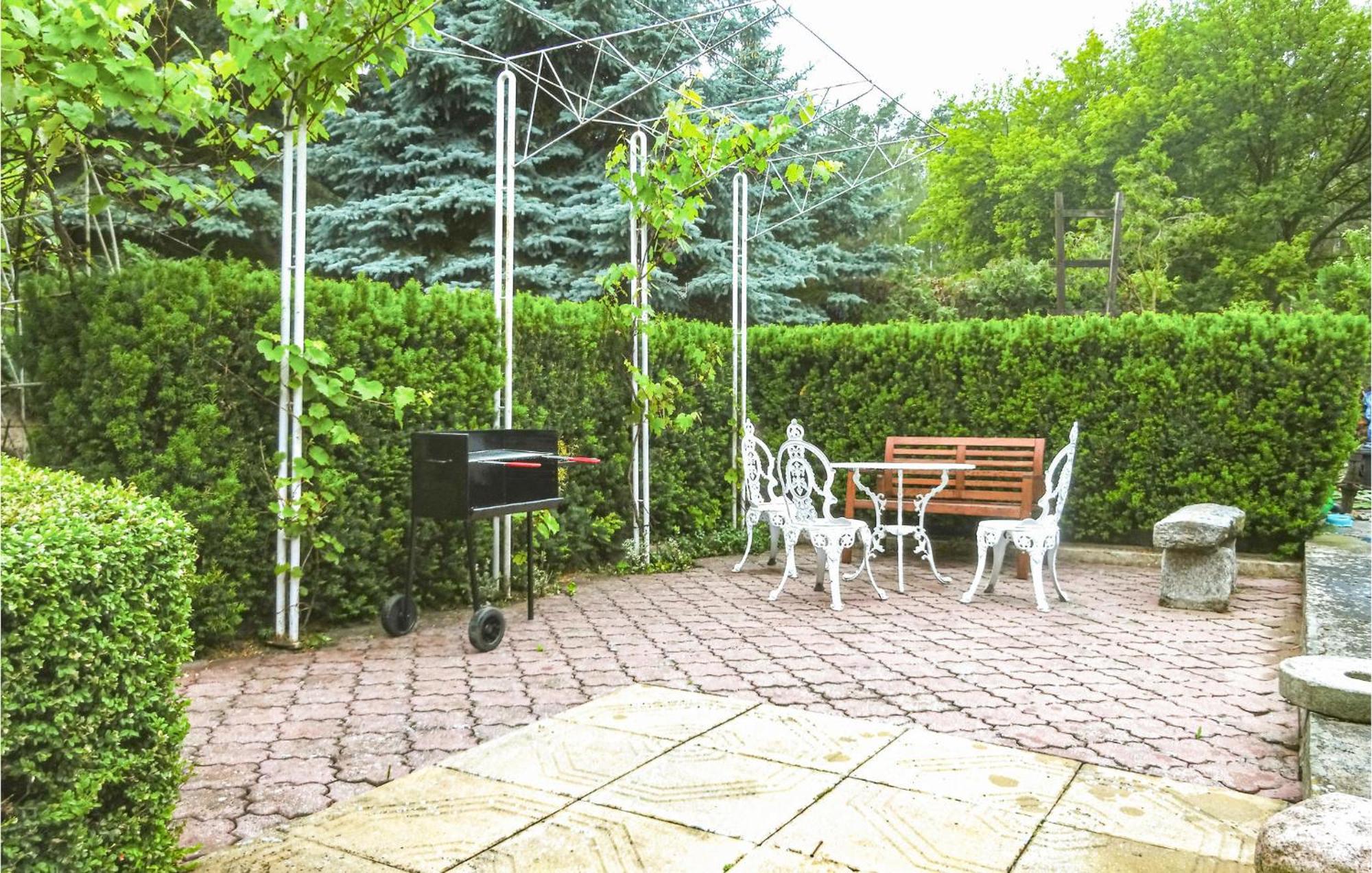 Awesome Home In Pleszew With Wifi Zawidowice Екстер'єр фото